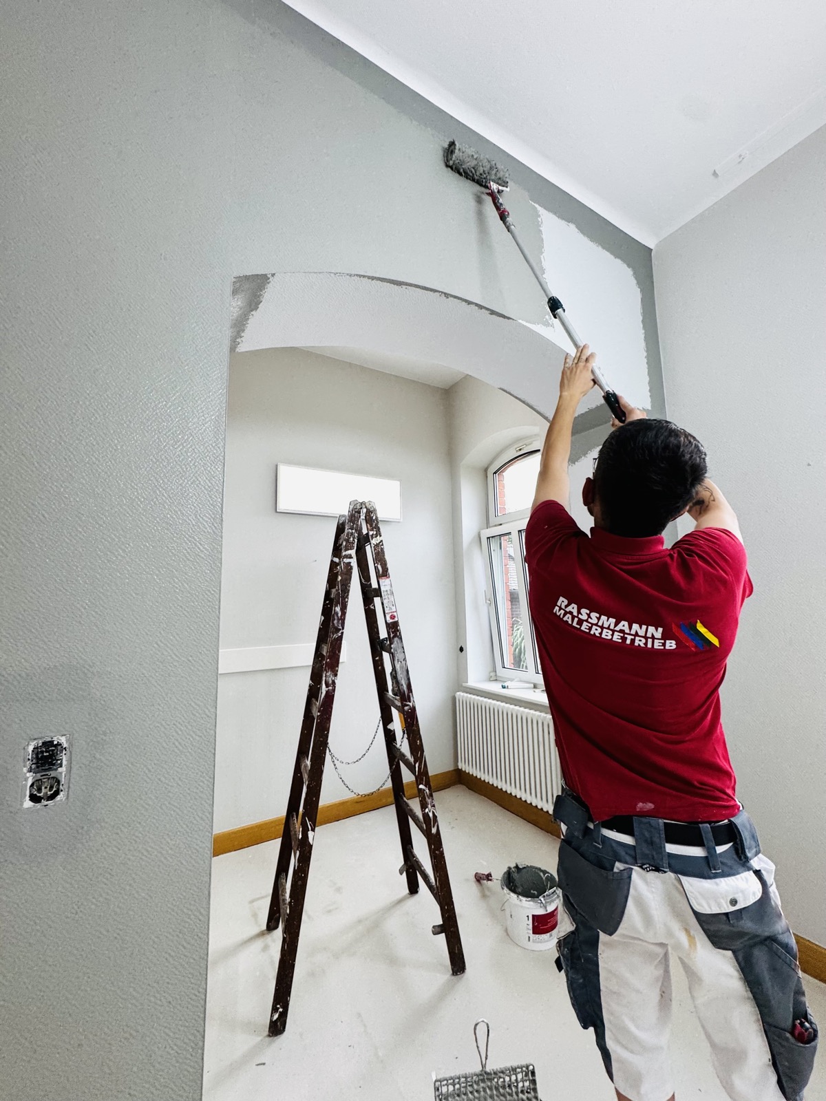 Das Team des Malerbetriebs Rassmann mit Malermeisterin Fritzi Raßmann