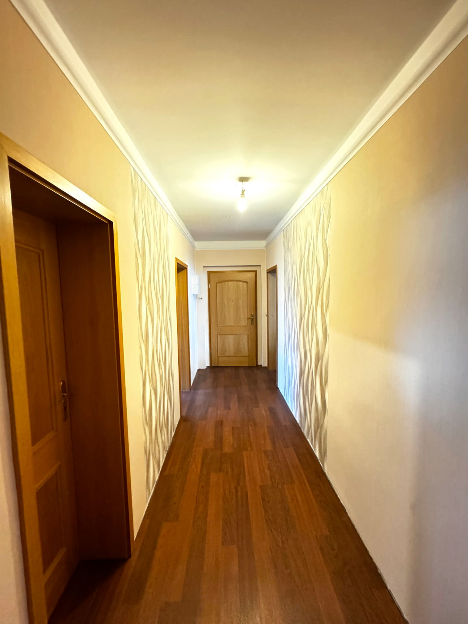 Altbauflur mit LED-Stuckleisten - Vorschau 3