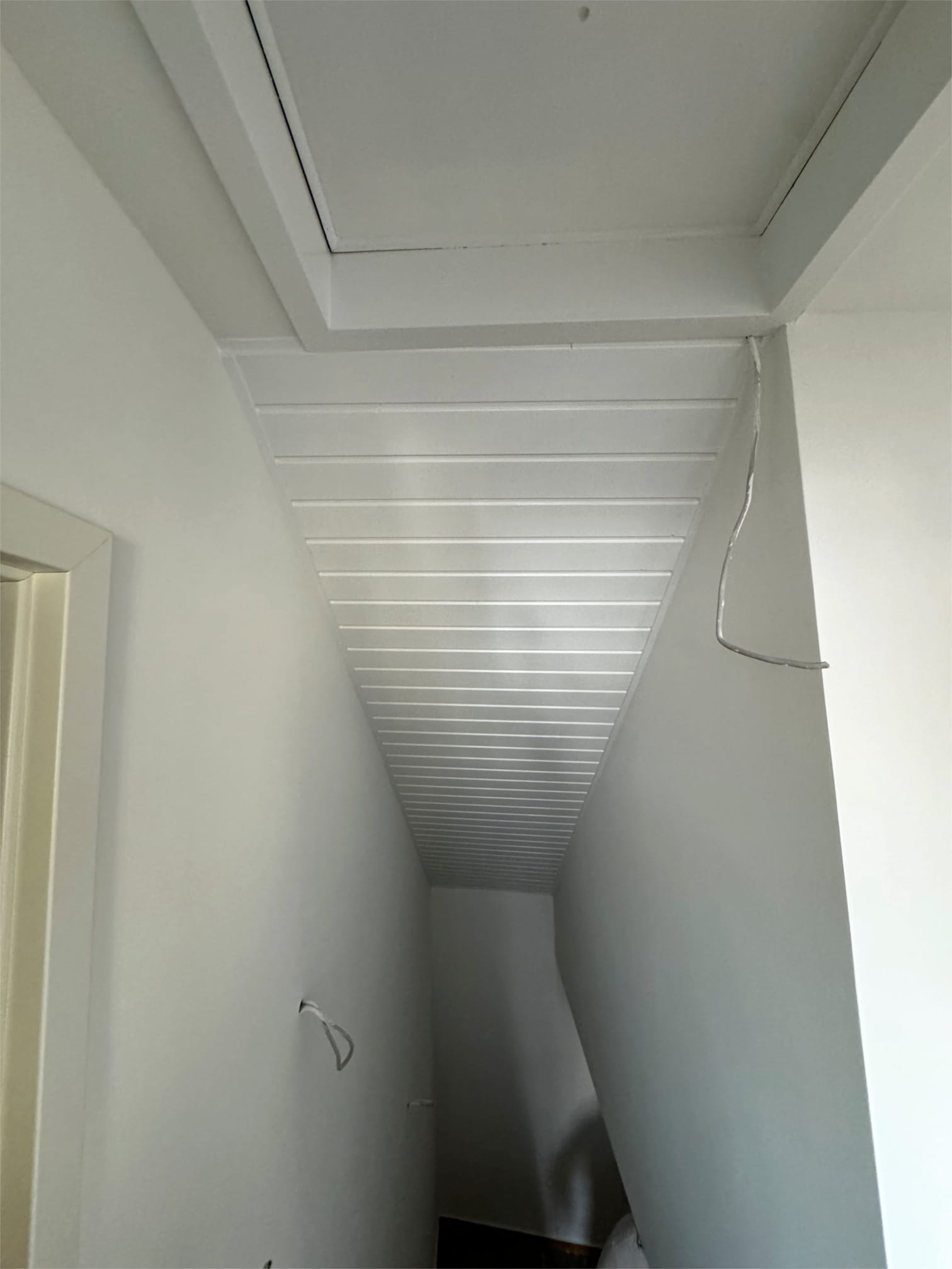 Holzverkleidung lackiert