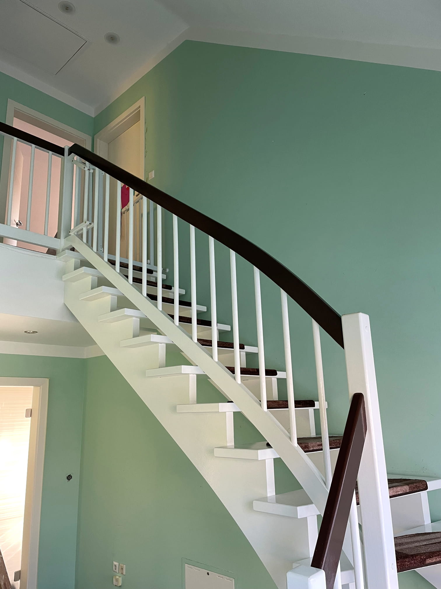 Treppenhaus mit Betonoptik - Vorschau 2