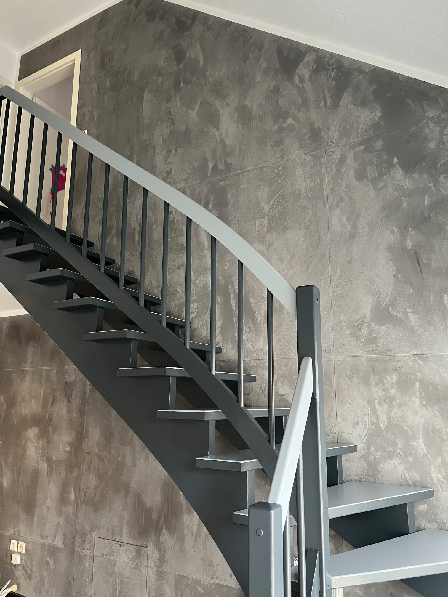 Treppenhaus mit Betonoptik - Vorschau 5