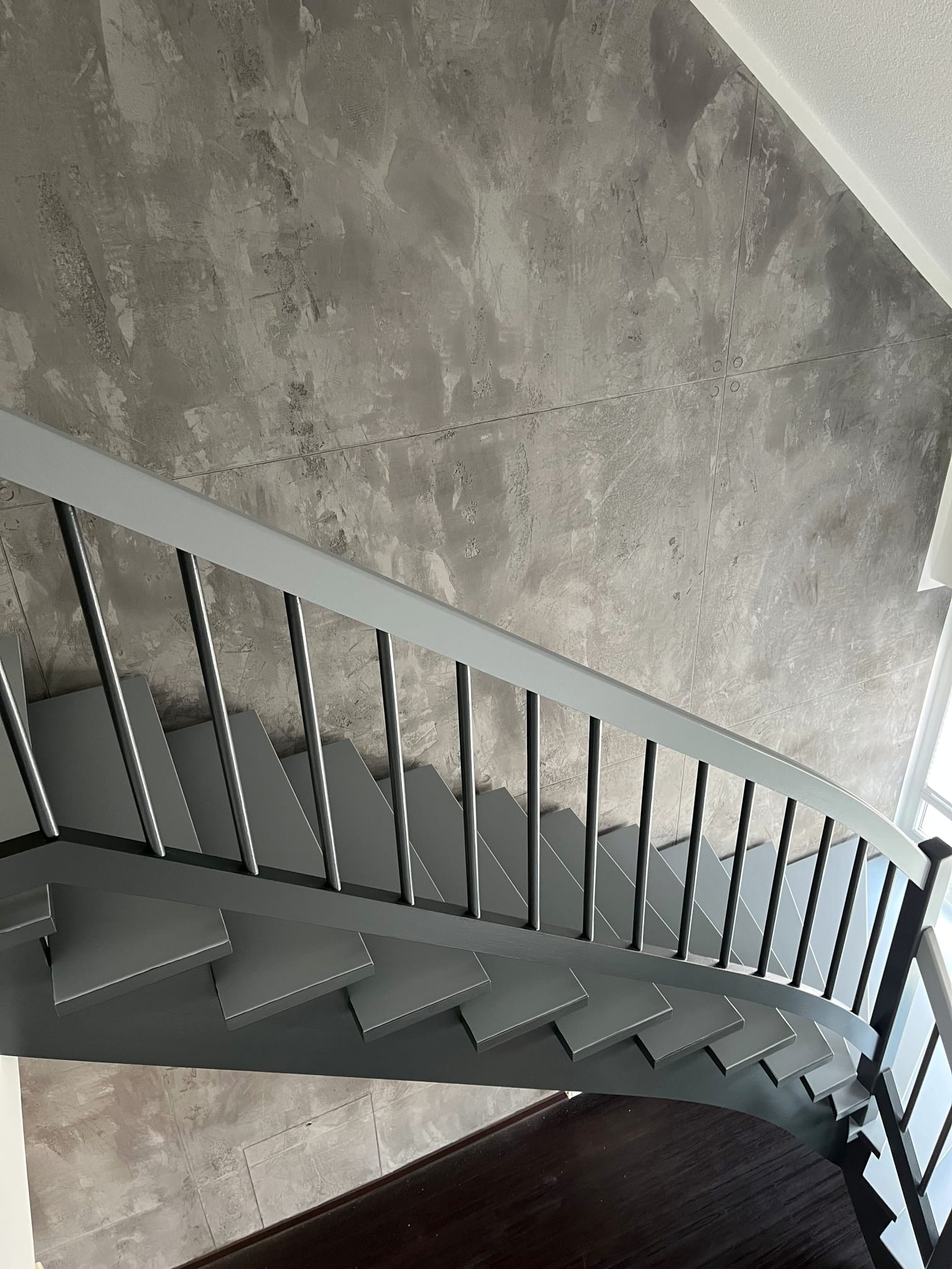 Treppenhaus mit Betonoptik